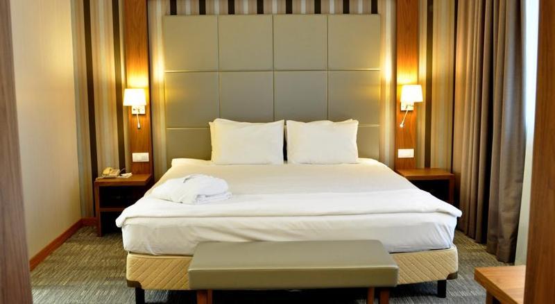 Hotel By Ihg Skopie